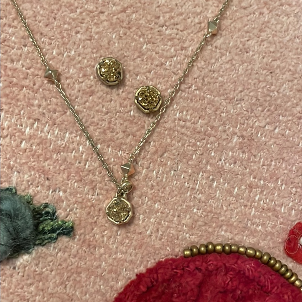 Gold Minimalist Necklace with Circular Pendant